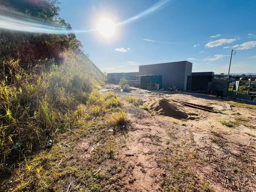 Foto 1 de Terreno / Lote à venda, 601m2 em Braganca Paulista - SP