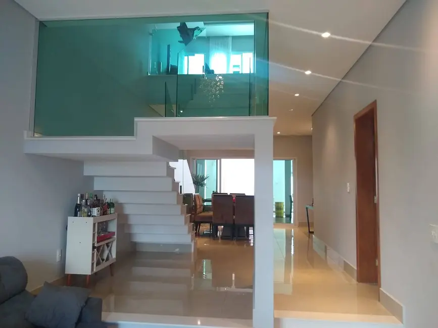 Casa com 3 quartos à venda, 260m2 em Braganca Paulista - SP - imagem 3 Foto 3 de Casa com 3 quartos à venda, 260m2 em Braganca Paulista - SP
