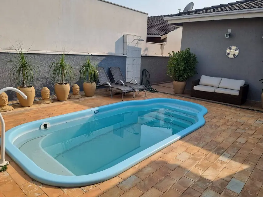 Foto 2 de Casa com 2 quartos para alugar, 140m2 em Braganca Paulista - SP