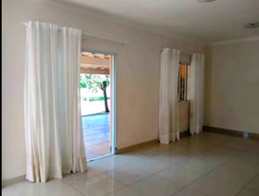 Foto 5 de Casa com 2 quartos para alugar, 140m2 em Braganca Paulista - SP