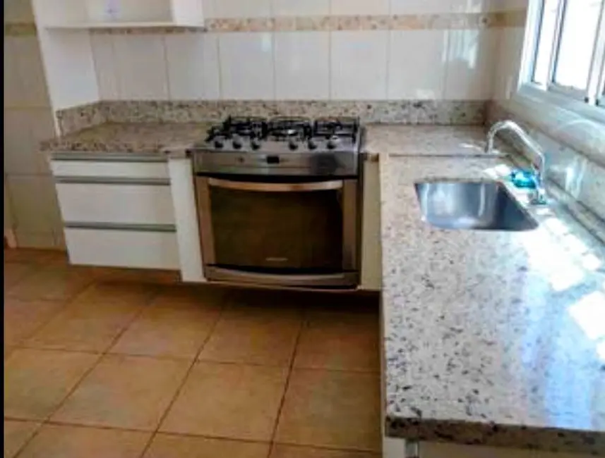 Foto 9 de Casa com 2 quartos para alugar, 140m2 em Braganca Paulista - SP