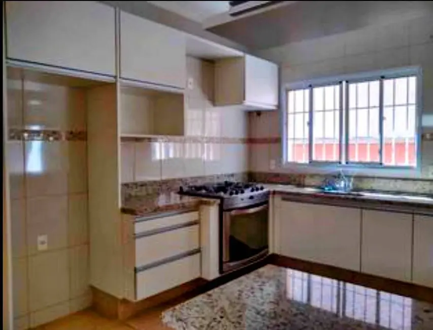 Foto 8 de Casa com 2 quartos para alugar, 140m2 em Braganca Paulista - SP