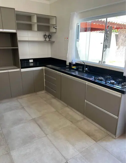 Foto 3 de Casa com 3 quartos para alugar, 180m2 em Braganca Paulista - SP