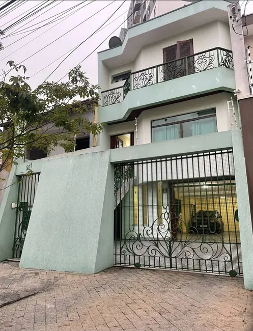 Casa com 6 quartos à venda, 233m2 em Nova Petrópolis, Sao Bernardo Do Campo - SP - imagem 1 Foto 1 de Casa com 6 quartos à venda, 233m2 em Nova Petrópolis, Sao Bernardo Do Campo - SP