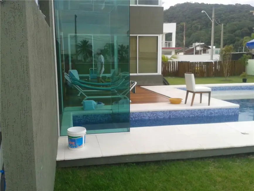 Sobrado com 3 quartos à venda, 760m2 em Massaguaçu, Caraguatatuba - SP - imagem 4 Foto 4 de Sobrado com 3 quartos à venda, 760m2 em Massaguaçu, Caraguatatuba - SP