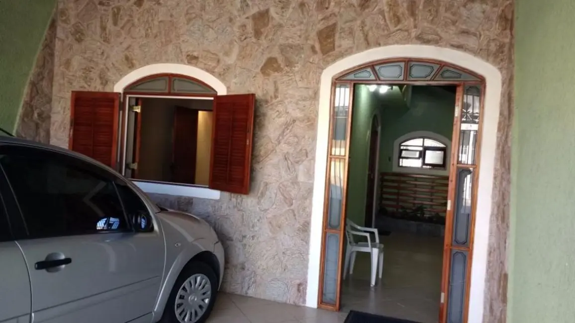 Foto 1 de Casa com 2 quartos à venda, 175m2 em Parque Santo Antônio, Jacarei - SP