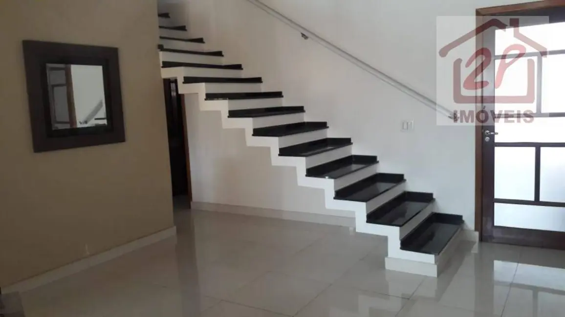 Sobrado com 4 quartos à venda, 250m2 em Jacarei - SP - imagem 8 Foto 8 de Sobrado com 4 quartos à venda, 250m2 em Jacarei - SP