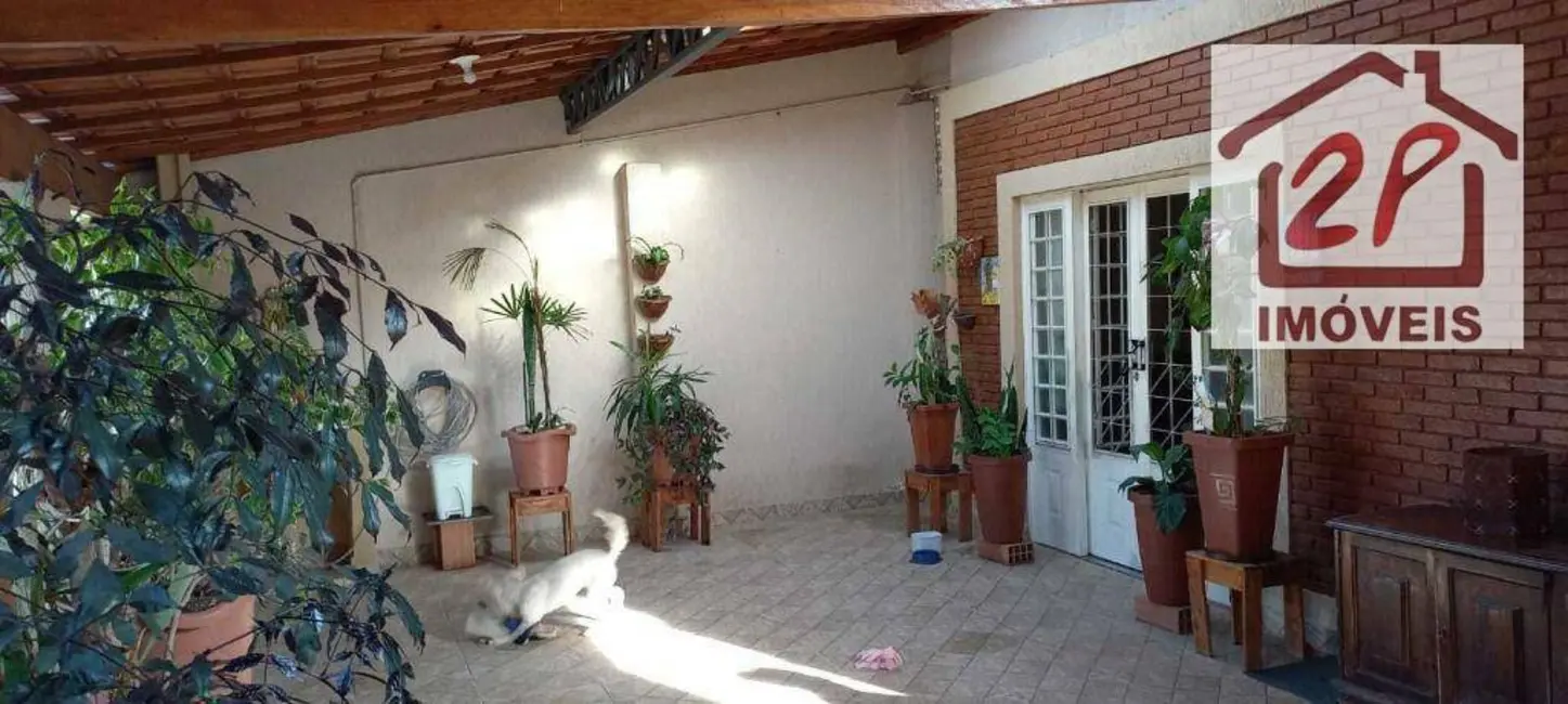 Foto 2 de Casa com 3 quartos à venda, 300m2 em Sao Jose Dos Campos - SP