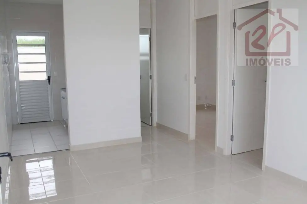 Foto 2 de Casa de Condomínio com 2 quartos para alugar, 47m2 em Jardim Marcondes, Jacarei - SP