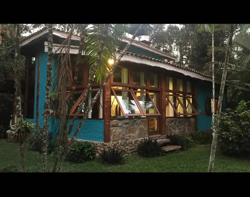 Foto 1 de Casa com 2 quartos para alugar, 210m2 em Ubatuba - SP