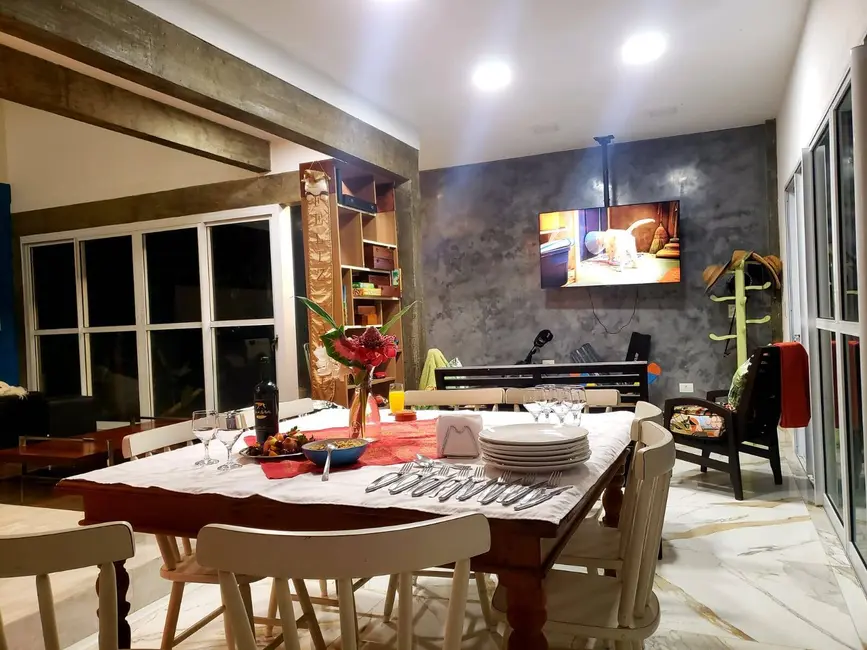 Foto 4 de Casa com 3 quartos à venda e para alugar, 177m2 em Ubatuba - SP