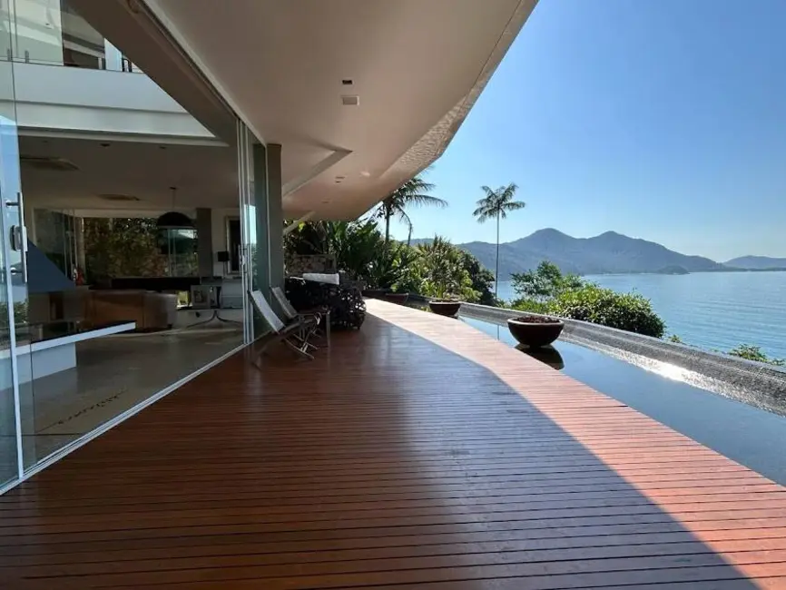 Foto 1 de Casa com 6 quartos à venda e para alugar, 1100m2 em Ubatuba - SP