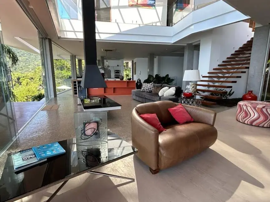 Foto 9 de Casa com 6 quartos à venda e para alugar, 1100m2 em Ubatuba - SP