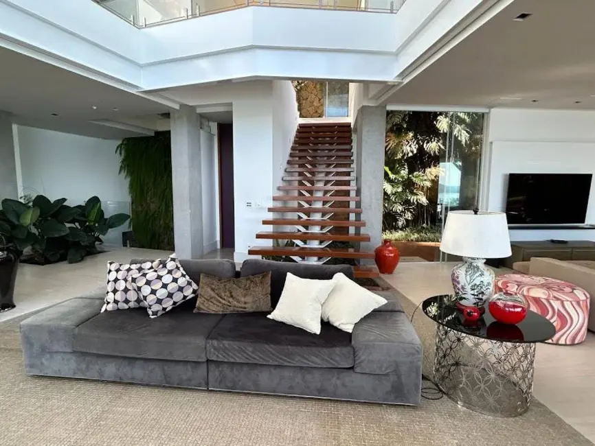 Foto 7 de Casa com 6 quartos à venda e para alugar, 1100m2 em Ubatuba - SP