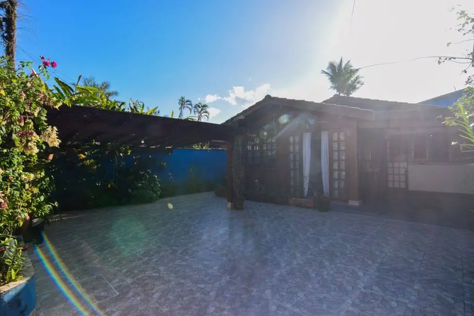 Foto 2 de Casa com 5 quartos à venda, 183m2 em Ubatuba - SP