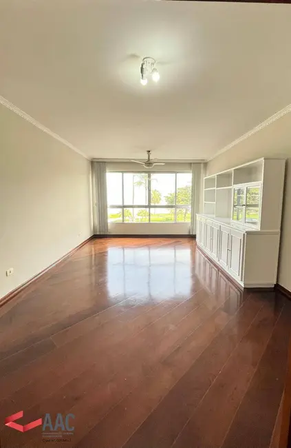 Apartamento com 3 quartos para alugar, 145m2 em Ponta da Praia, Santos - SP - imagem 9 Foto 9 de Apartamento com 3 quartos para alugar, 145m2 em Ponta da Praia, Santos - SP