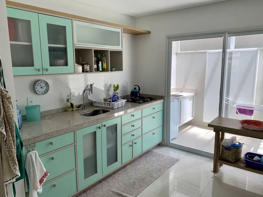 Foto 9 de Apartamento com 2 quartos para alugar em Bombinhas - SC