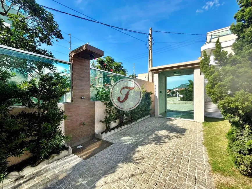 Foto 4 de Sobrado com 2 quartos para alugar em Bombinhas - SC