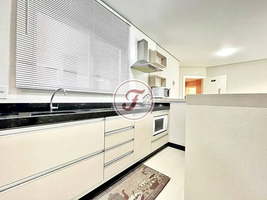 Apartamento com 3 quartos para alugar em Bombinhas - SC - imagem 6 Foto 6 de Apartamento com 3 quartos para alugar em Bombinhas - SC