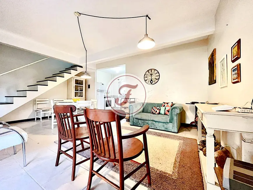 Foto 4 de Sobrado com 2 quartos para alugar em Bombinhas - SC