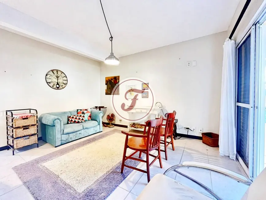 Foto 3 de Sobrado com 2 quartos para alugar em Bombinhas - SC