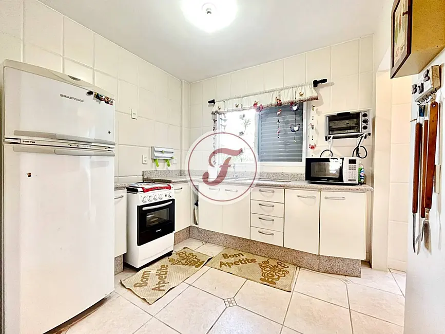 Foto 7 de Sobrado com 2 quartos para alugar em Bombinhas - SC