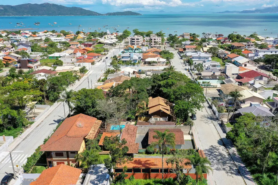 Pousada com 1 quarto à venda, 2208m2 em Bombinhas - SC - imagem 3 Foto 3 de Pousada com 1 quarto à venda, 2208m2 em Bombinhas - SC