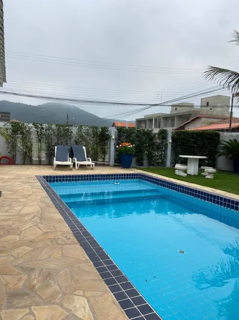 Casa com 4 quartos à venda e para alugar em Bombinhas - SC - imagem 6 Foto 6 de Casa com 4 quartos à venda e para alugar em Bombinhas - SC
