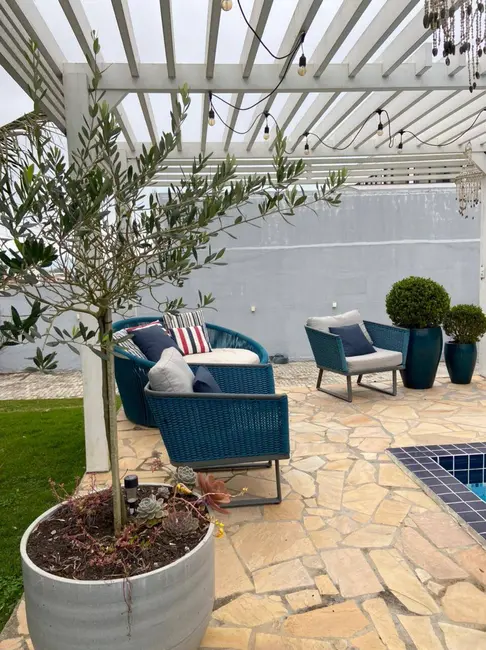 Casa com 4 quartos à venda e para alugar em Bombinhas - SC - imagem 8 Foto 8 de Casa com 4 quartos à venda e para alugar em Bombinhas - SC