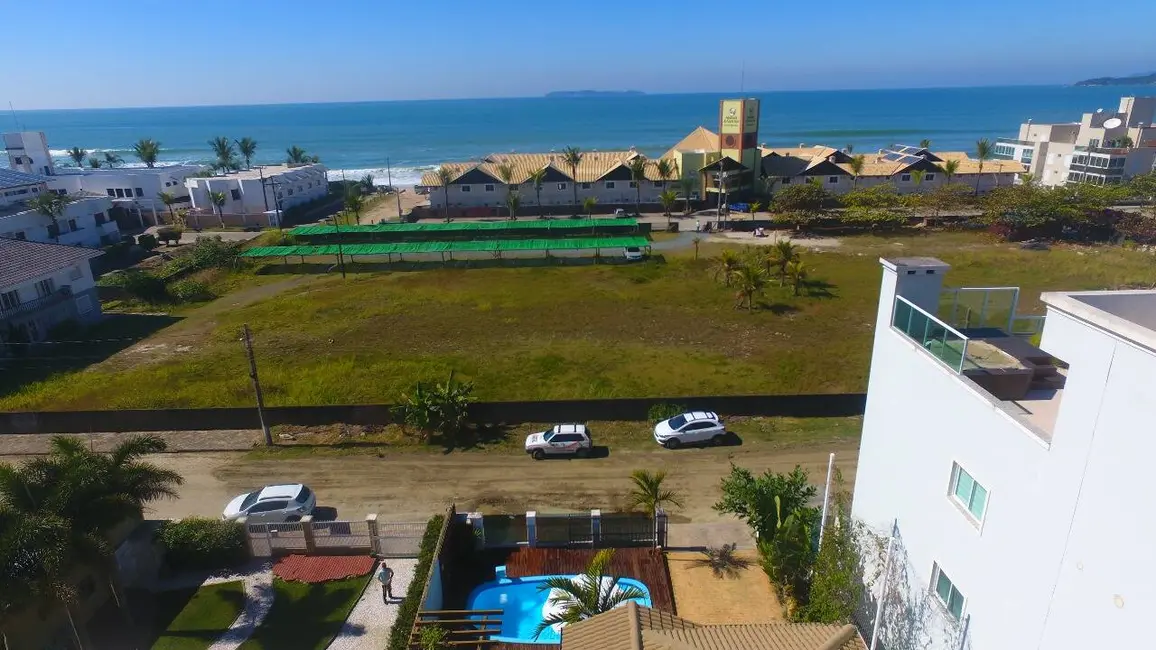 Casa com 4 quartos à venda e para alugar em Bombinhas - SC - imagem 5 Foto 5 de Casa com 4 quartos à venda e para alugar em Bombinhas - SC