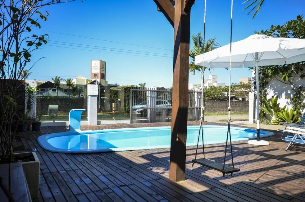 Casa com 4 quartos à venda e para alugar em Bombinhas - SC - imagem 2 Foto 2 de Casa com 4 quartos à venda e para alugar em Bombinhas - SC