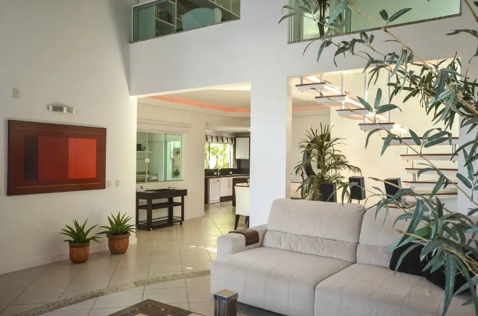 Casa com 4 quartos à venda e para alugar em Bombinhas - SC - imagem 8 Foto 8 de Casa com 4 quartos à venda e para alugar em Bombinhas - SC