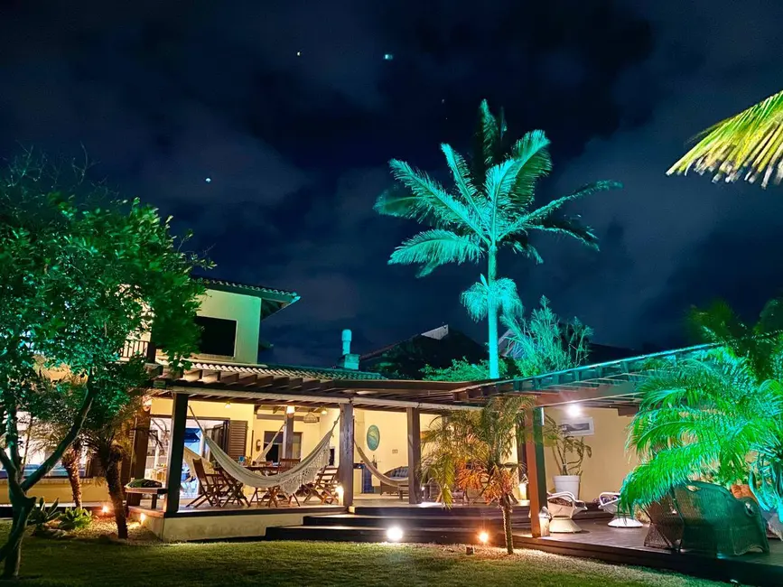 Casa com 6 quartos à venda em Bombinhas - SC - imagem 9 Foto 9 de Casa com 6 quartos à venda em Bombinhas - SC