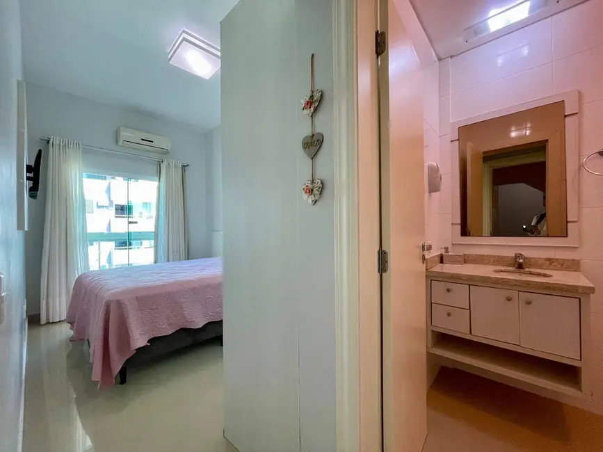 Foto 9 de Cobertura com 3 quartos à venda e para alugar em Bombinhas - SC