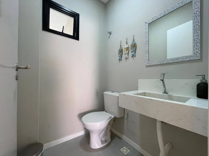 Foto 8 de Sobrado com 3 quartos à venda e para alugar em Bombinhas - SC