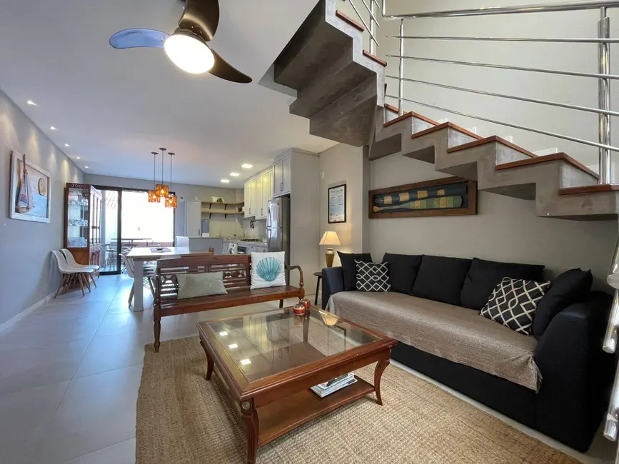 Foto 6 de Sobrado com 3 quartos à venda e para alugar em Bombinhas - SC