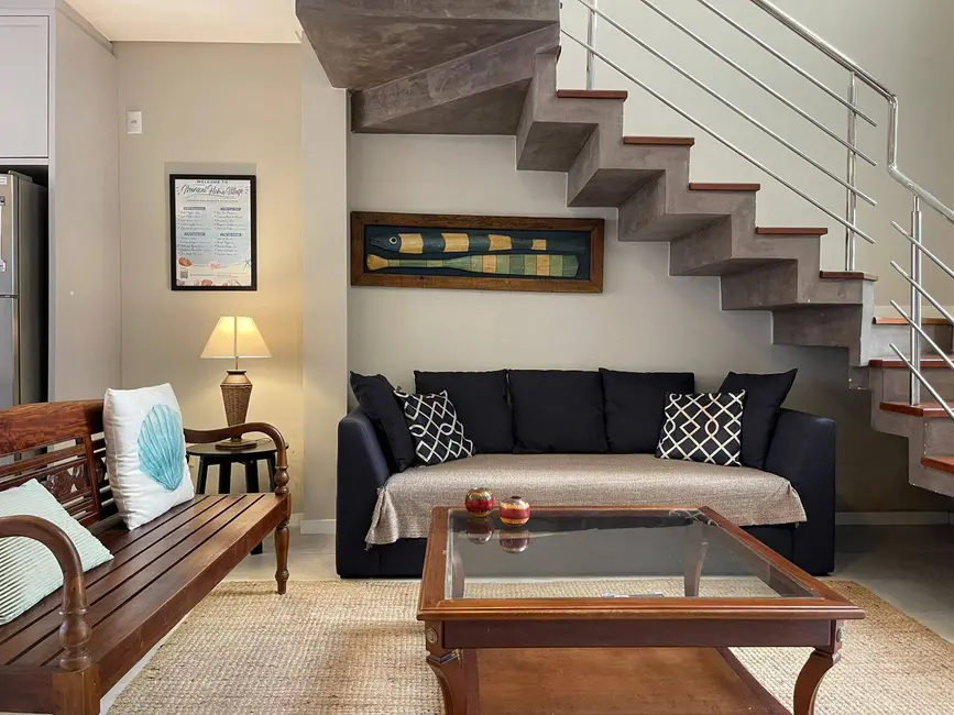 Foto 3 de Sobrado com 3 quartos à venda e para alugar em Bombinhas - SC