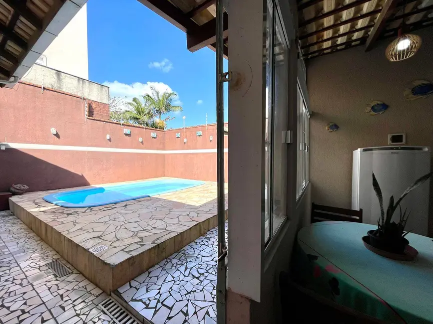 Apartamento com 5 quartos à venda e para alugar em Bombinhas - SC - imagem 6 Foto 6 de Apartamento com 5 quartos à venda e para alugar em Bombinhas - SC