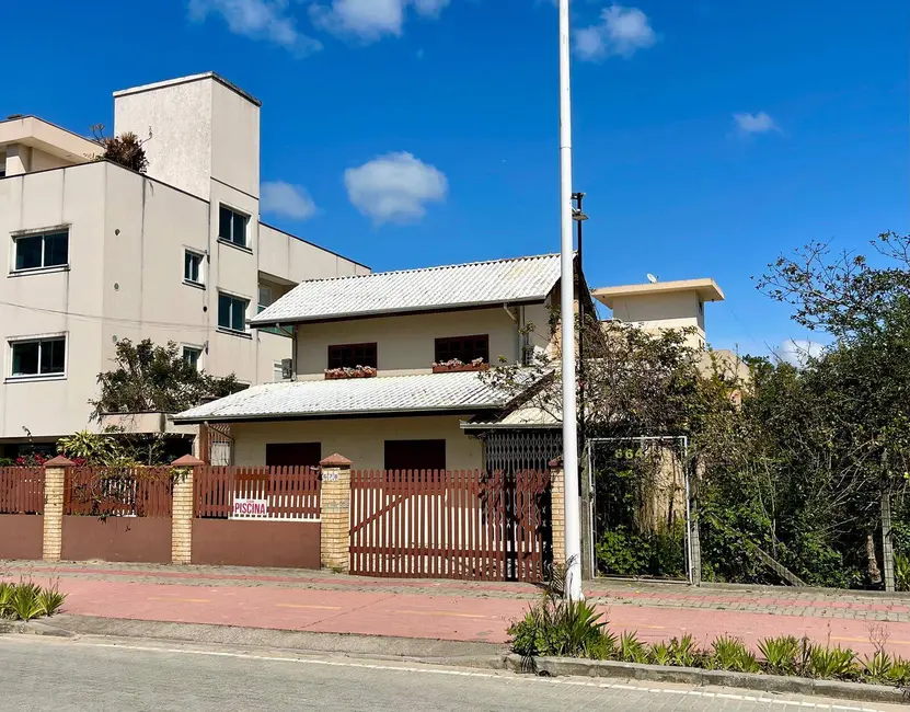 Apartamento com 5 quartos à venda e para alugar em Bombinhas - SC - imagem 3 Foto 3 de Apartamento com 5 quartos à venda e para alugar em Bombinhas - SC