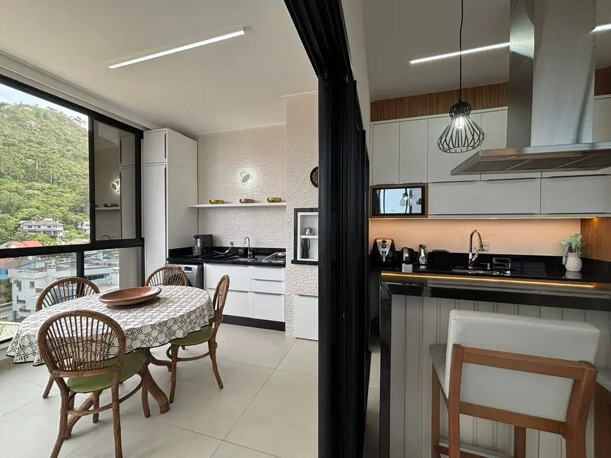 Foto 2 de Cobertura com 3 quartos à venda e para alugar em Bombinhas - SC