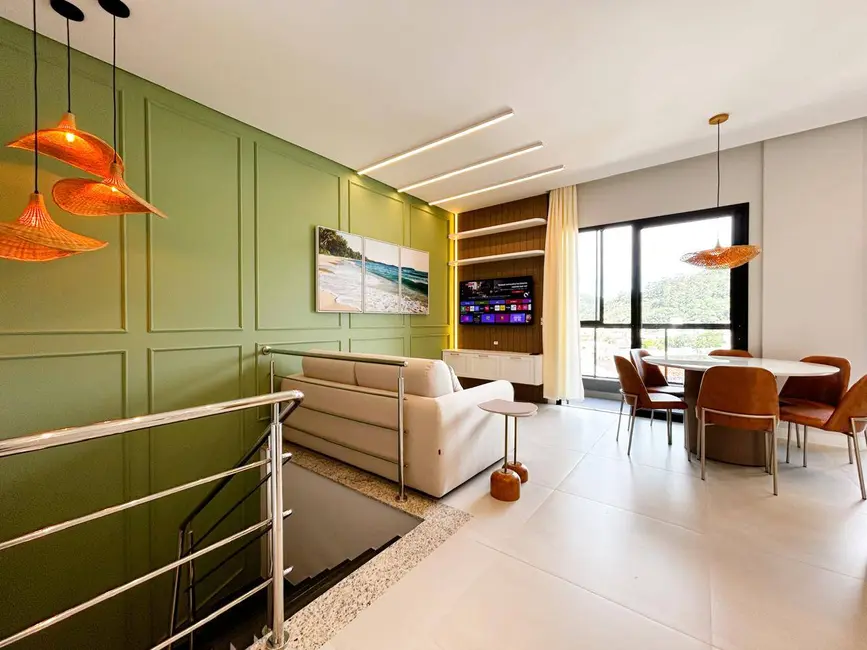 Foto 8 de Cobertura com 2 quartos à venda e para alugar em Bombinhas - SC