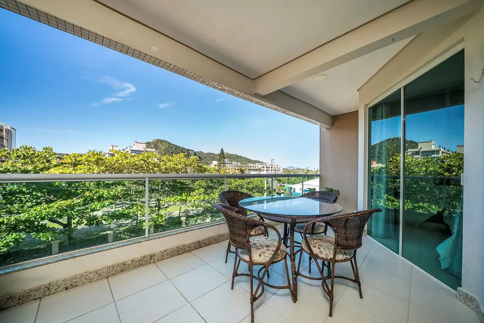 Foto 6 de Apartamento com 2 quartos à venda, 65m2 em Bombinhas - SC