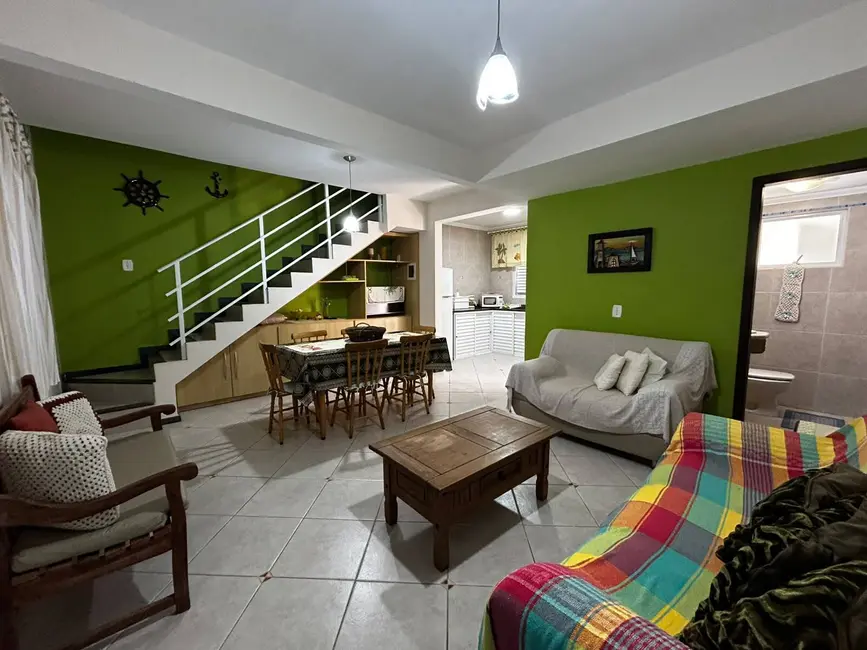 Foto 2 de Casa com 2 quartos à venda e para alugar em Bombinhas - SC