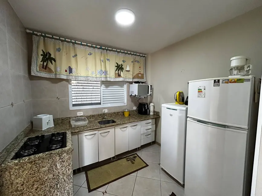Foto 5 de Casa com 2 quartos para alugar em Bombinhas - SC