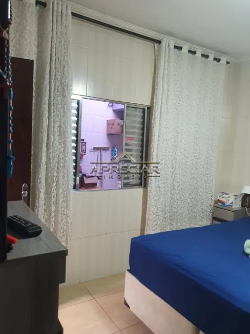 Foto 2 de Casa com 2 quartos à venda, 200m2 em Vila Taquari, São Paulo - SP