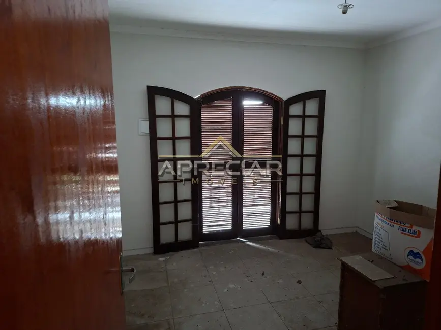 Foto 3 de Casa com 6 quartos à venda, 300m2 em Burgo Paulista, São Paulo - SP